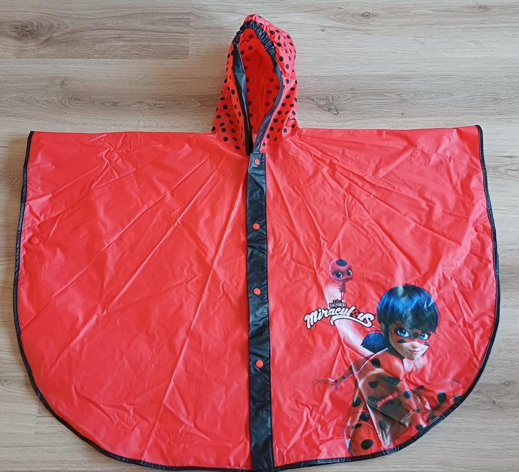 Poncho de pluie Miraculous, 4-6ans, Enfants & Bébés, Vêtements enfant | Taille 104, Comme neuf, Fille, Pull ou Veste, Enlèvement ou Envoi