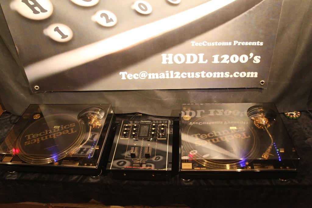 Set Limited Gouden 2x Technics SL 1200 GLD GOLD LTD Bitcoin, TV, Hi-fi & Vidéo, Tourne-disques, Comme neuf, Tourne-disque, Technics