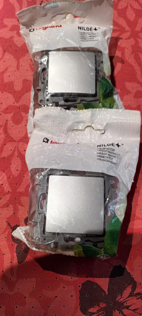 KRUISSCHAKELAAR NILOE LEGRAND, Enlèvement ou Envoi, Neuf, Interrupteur