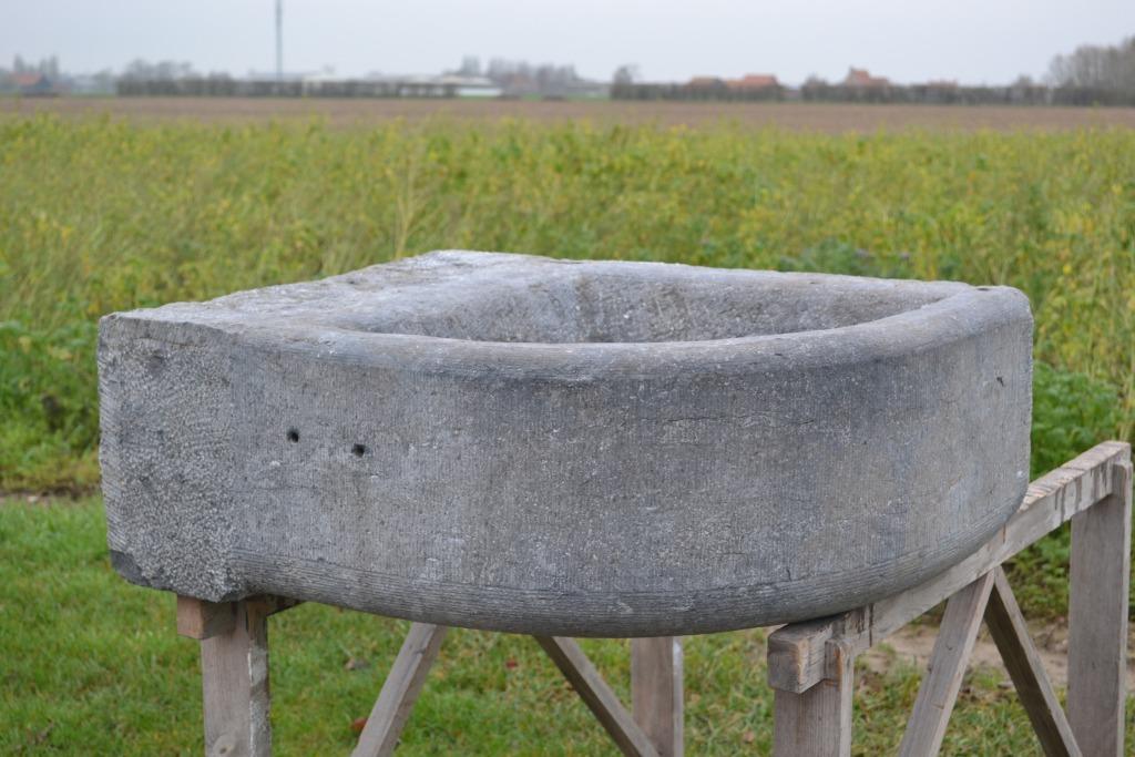 antieke zware gekapte arduinen hoektrog, Jardin & Terrasse, Vases de jardin, Enlèvement
