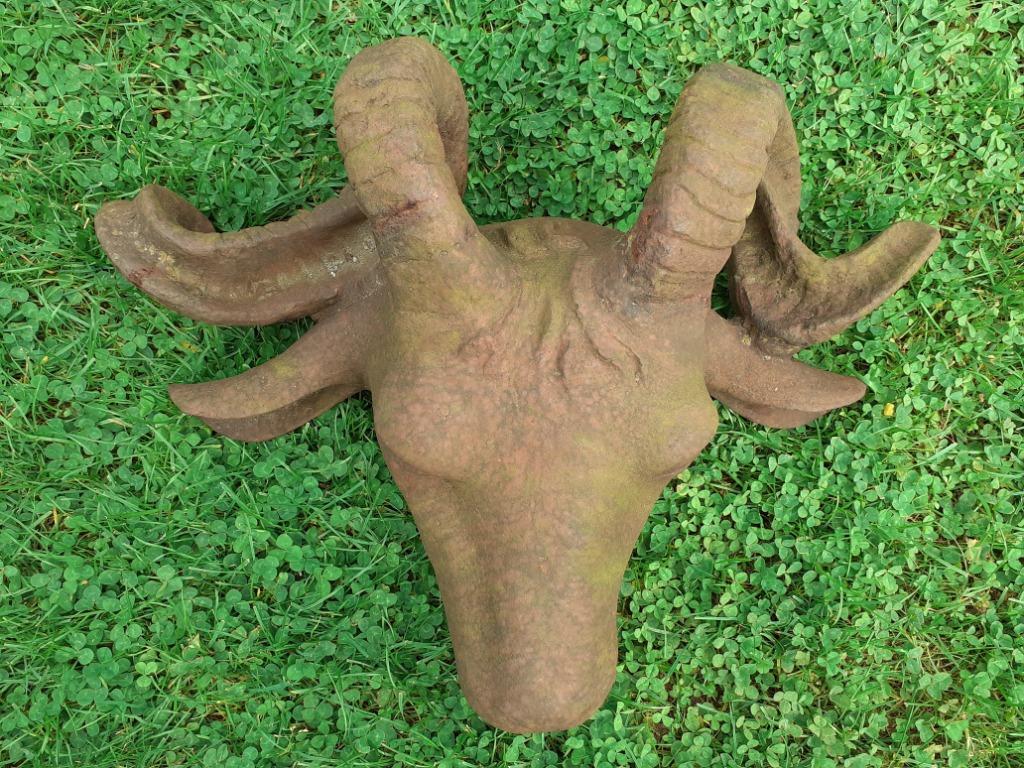 Gietijzeren geitenkop om op te hangen, Tuin en Terras, Tuinwanddecoratie, Ophalen of Verzenden, Gebruikt