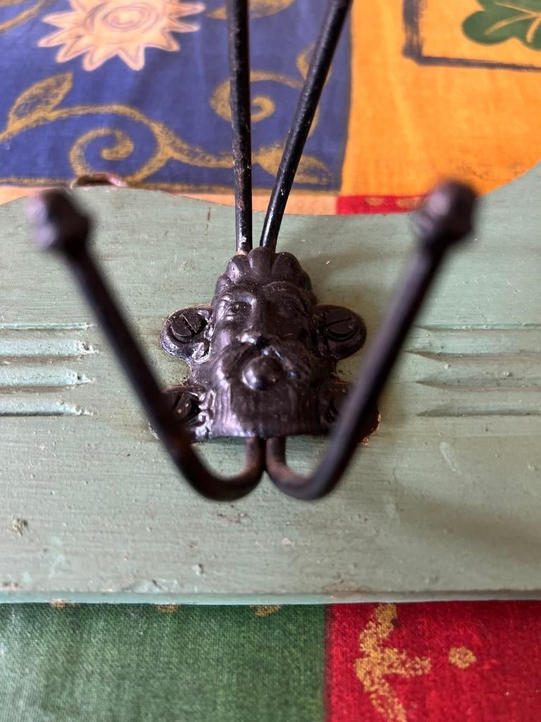 Vintage kapstok, groen met als haakjes hoofden, Huis en Inrichting, Wandkapstok, Gebruikt, Geen idee, Ophalen of Verzenden