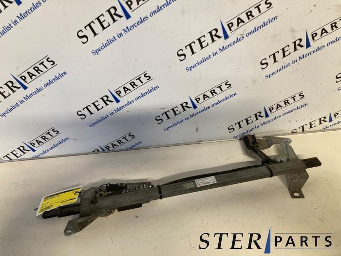 Gordelaangever links van een Mercedes E-Klasse, Ophalen of Verzenden, 3 maanden garantie, Gebruikt, Mercedes-Benz