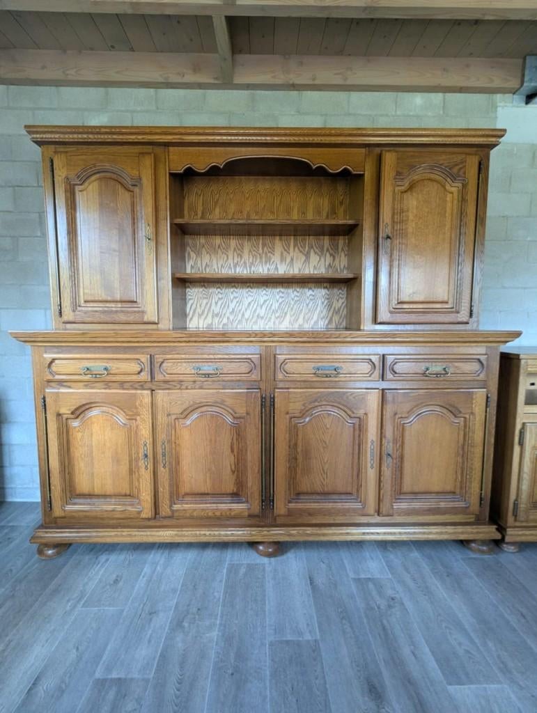 Uitzet: tv-meubel, barkast en hoge kast, Ophalen