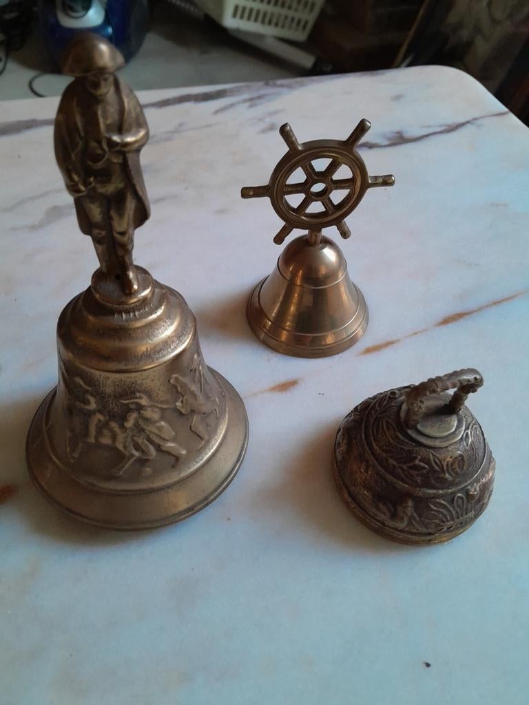 Koperen bellen?, Ophalen