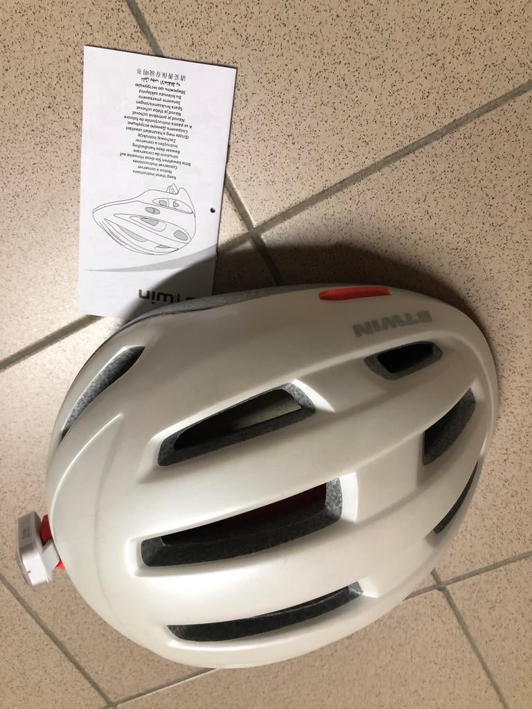 Casque vélo Btwin, Fietsen en Brommers, Fietsaccessoires | Fietshelmen, Ophalen of Verzenden, Zo goed als nieuw