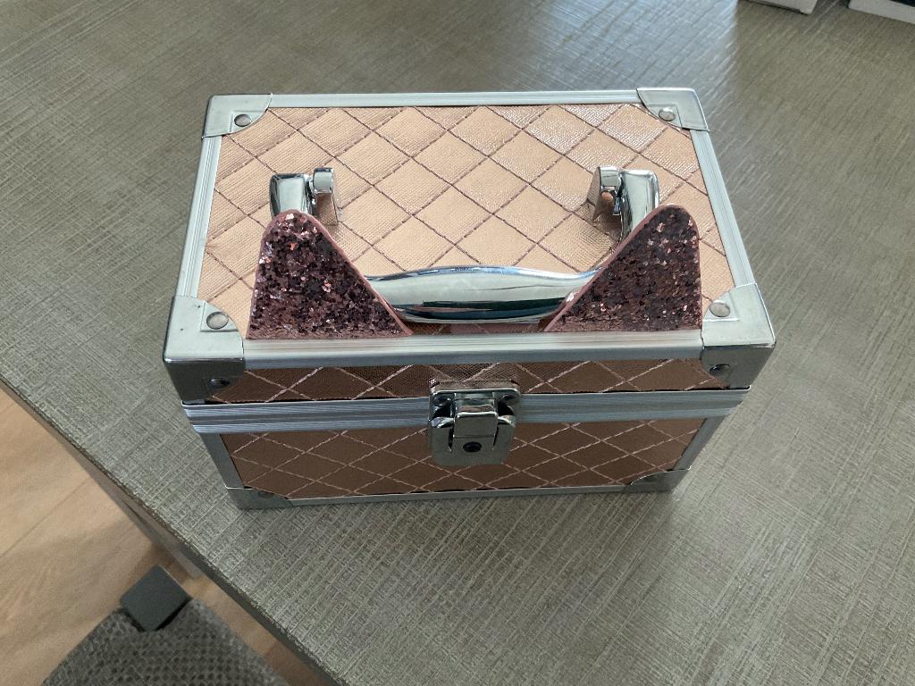 Kistje voor Make up, sierraden, Handtassen en Accessoires, Uiterlijk | Cosmetica en Make-up, Ophalen, Overige kleuren, Gehele gezicht