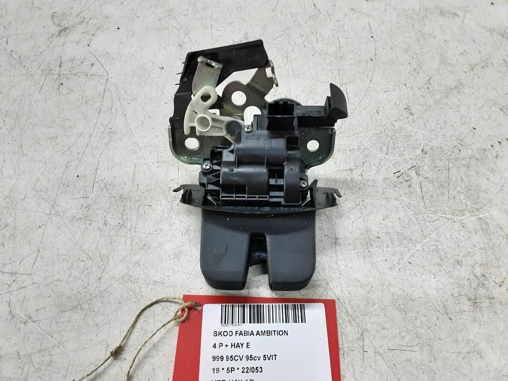 SERRURE COFFRE Skoda Fabia III (NJ3) (8R0827505A), Mevr. I. Hauben, Haillon arrière, Utilisé, Skoda
