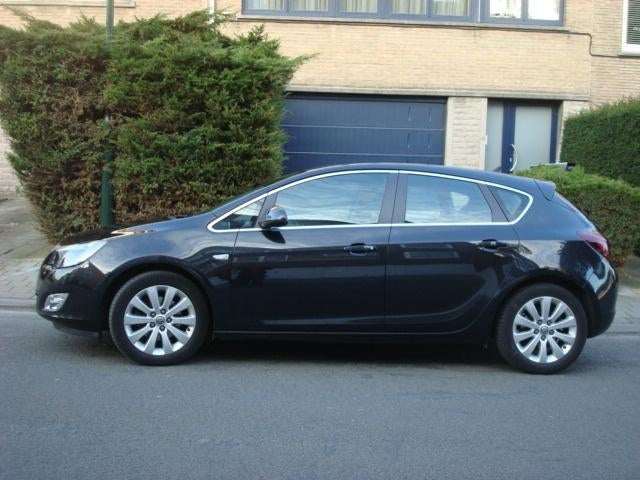 Opel Astra J 1.7cdti 2011/Navi/Airco/Full Option 120,000 km, Euro 5, 1686 cc, Zwart, 99 g/km