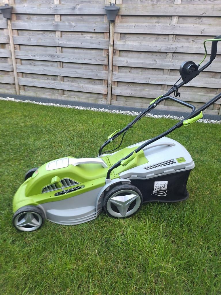 Grasmachine Central park., Tuin en Terras, Grasmaaiers, Ophalen