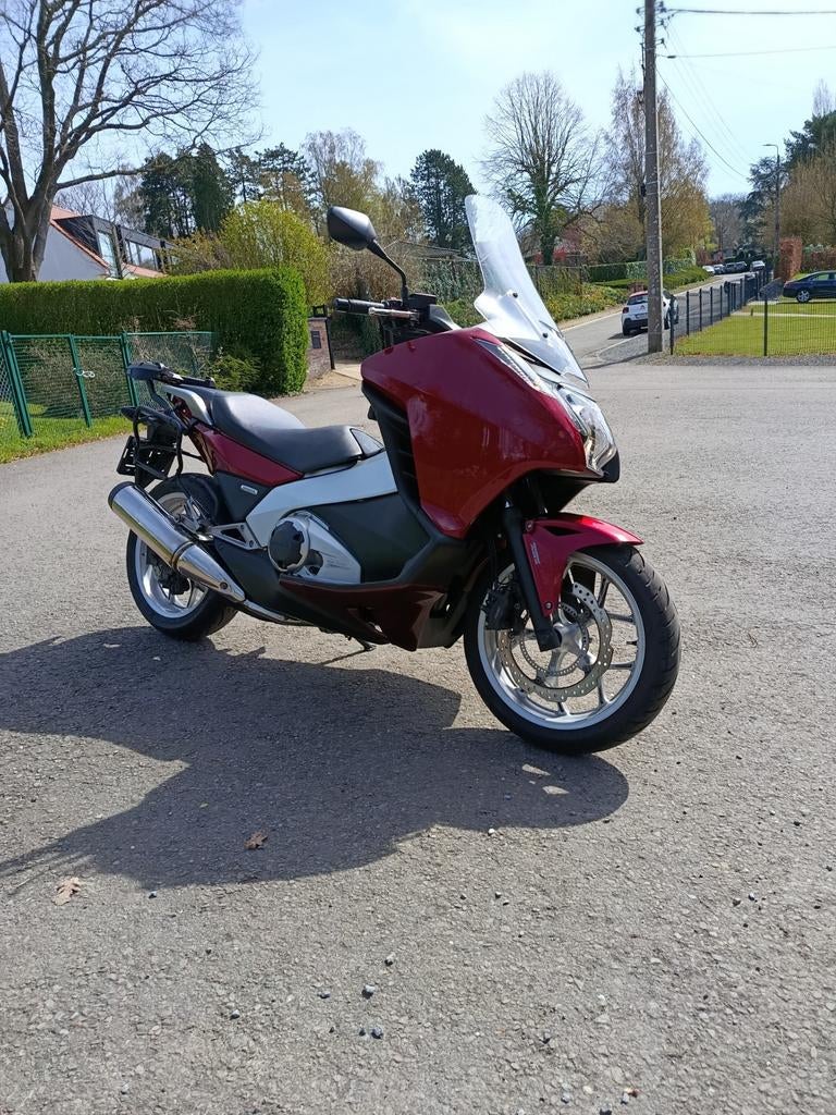 Honda integra 700 de 2012, Motos, Poignées chauffantes, Permis Moto A, Scooter, Plus de 35 kW