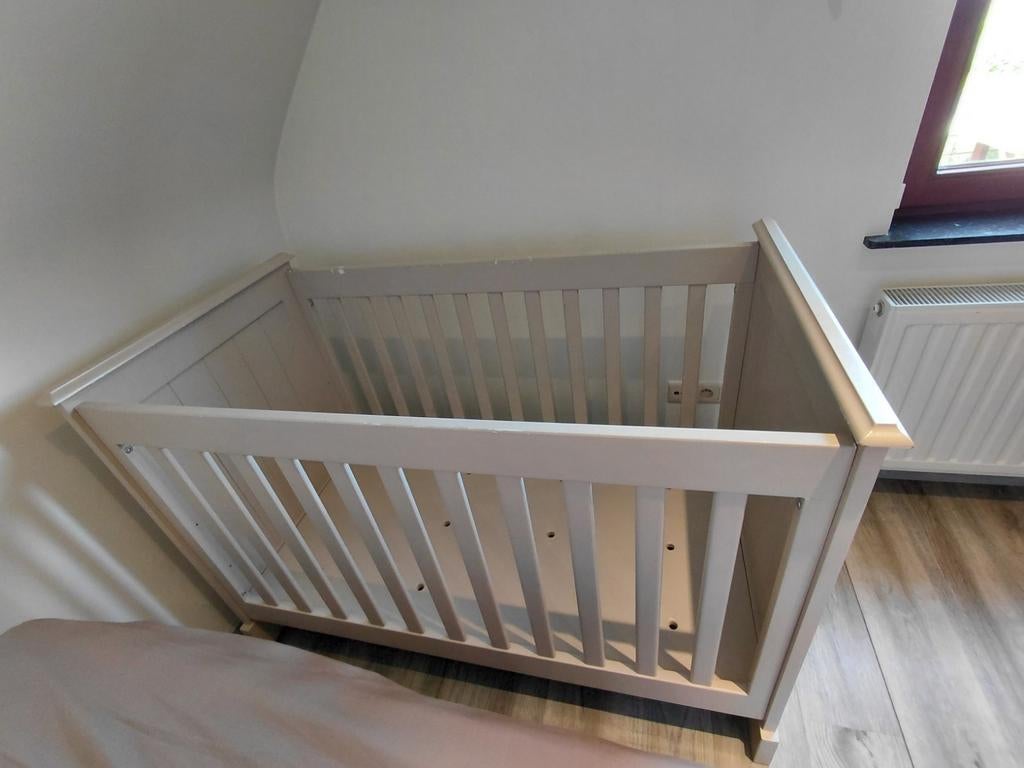 Baby bed met verstelbare bodem, Ophalen