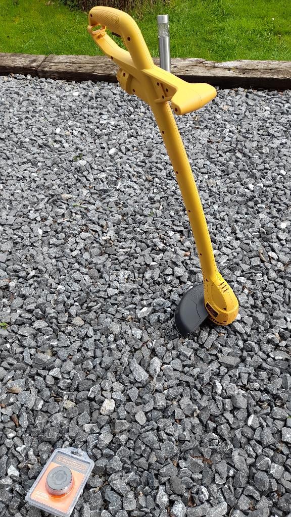 Coupe bordure BLACK & DECKER, Enlèvement, Comme neuf, Électrique, Black & Decker