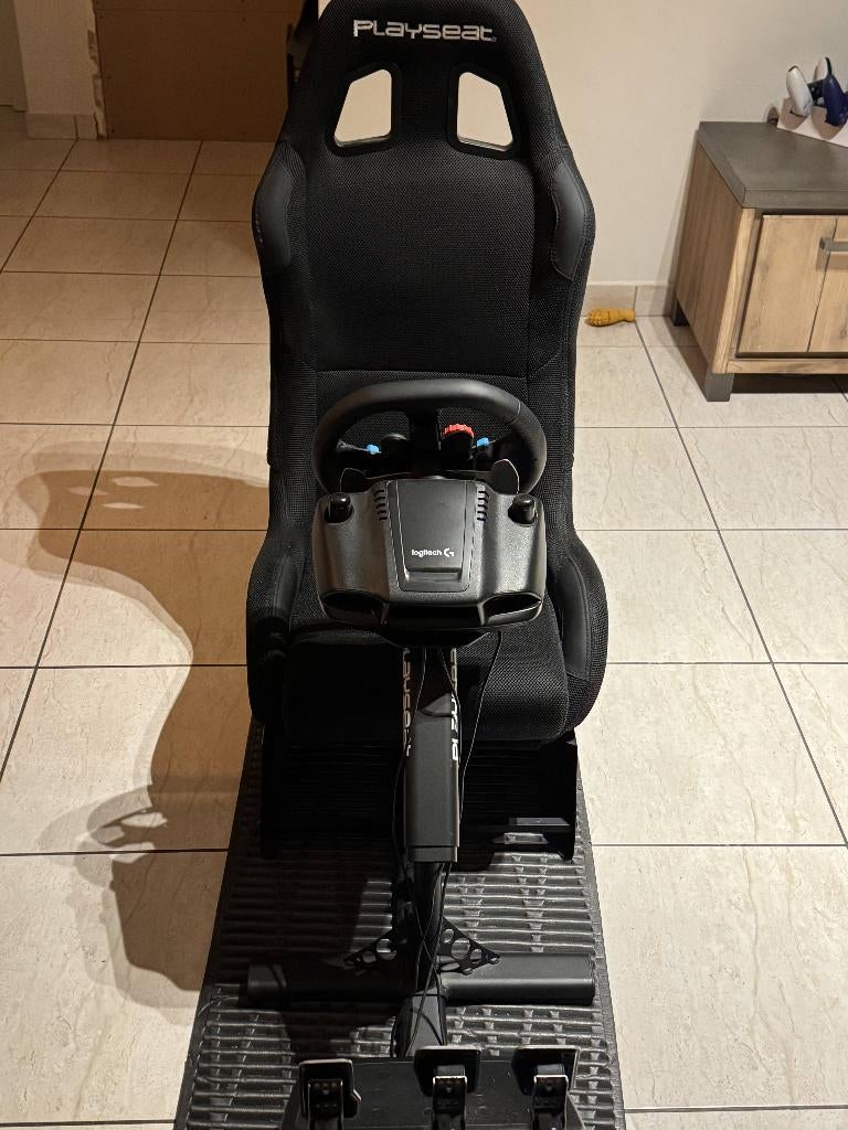 Logitech G29 racing wheel + pedalen + Playseat, Games en Spelcomputers, Spelcomputers | Sony PlayStation 5, Zo goed als nieuw