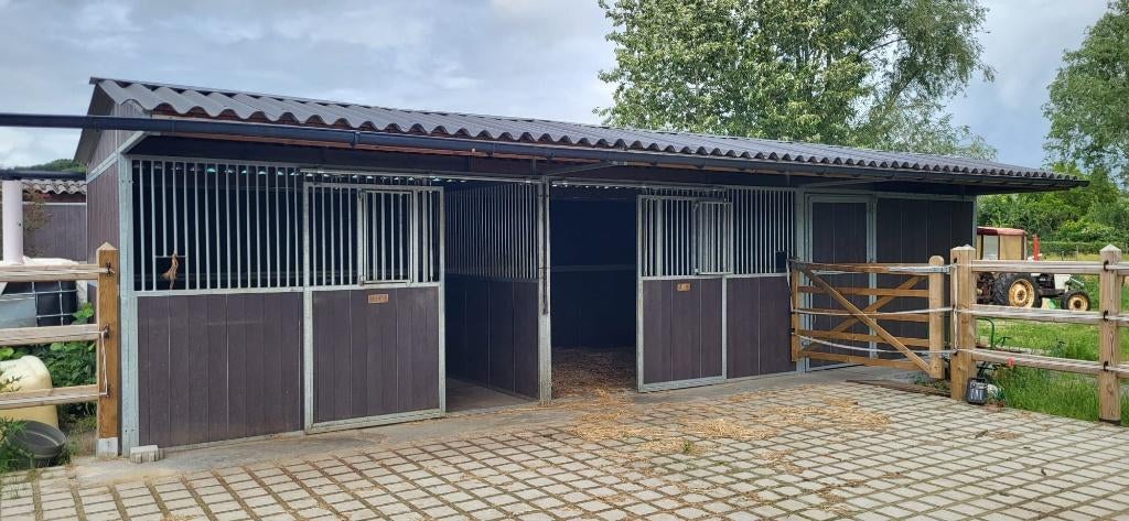 Schuilhok/paardenstal, Dieren en Toebehoren, Stalling en Weidegang, Stalling, Weidegang, 4 paarden of pony's of meer