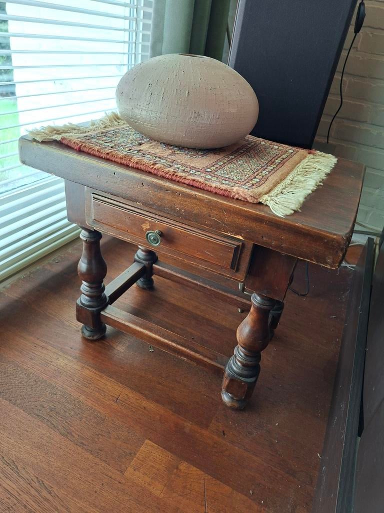 Bijzettafeltje met lade in hout, Antiek en Kunst, Ophalen