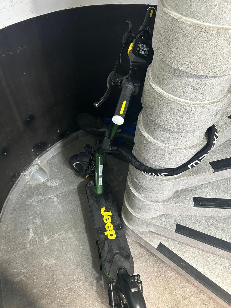 Elektrische step(jeep), Fietsen en Brommers, Ophalen, Zo goed als nieuw