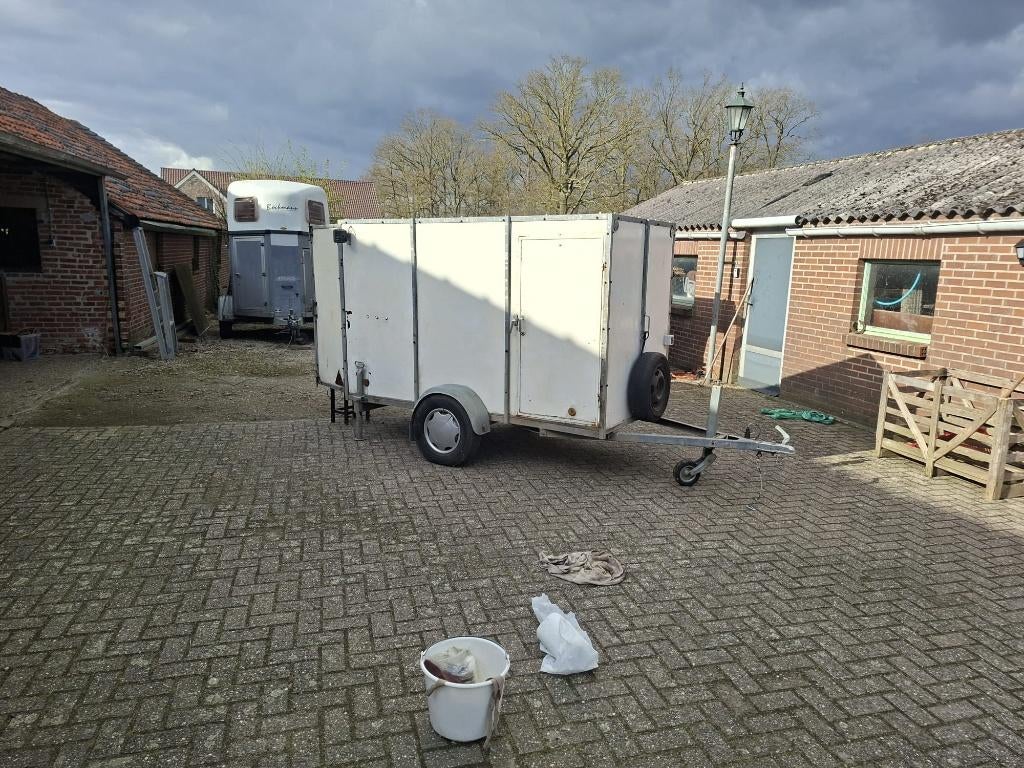 Ingerichte hoefsmid aanhanger