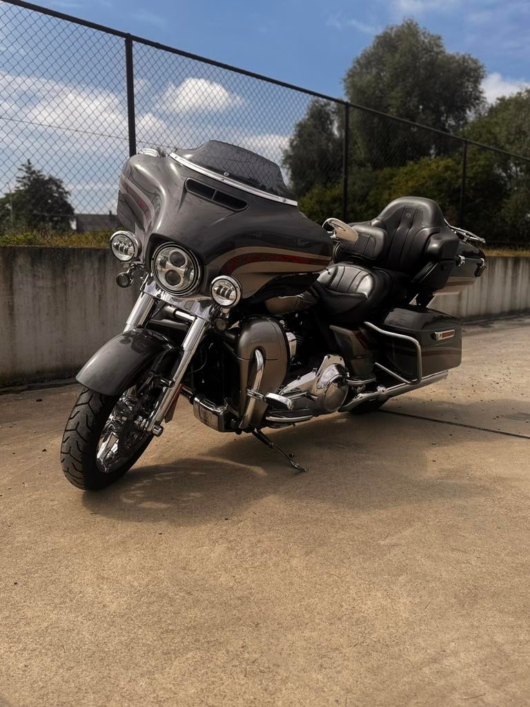 Motto electra glide cvo limidit edition, Motoren, 2 cilinders, Occasion, Particulier, Meer dan 35 kW
