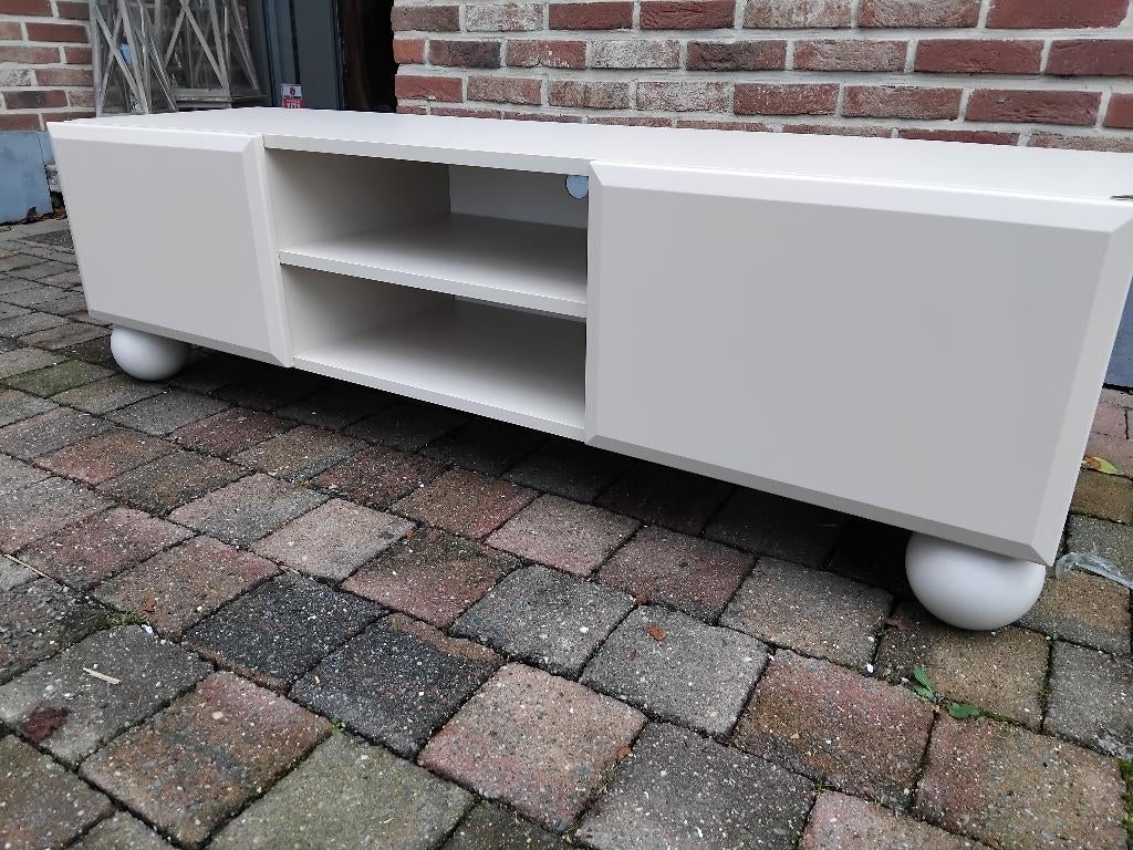 TV meubel om op te hangen of met poten, Enlèvement, Utilisé