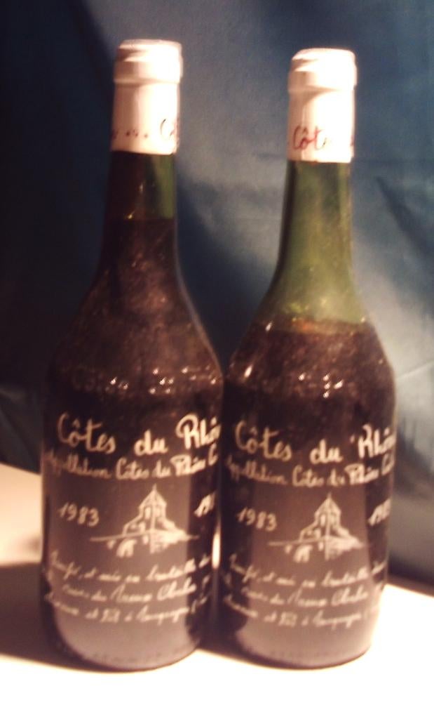 2 Oude Franse rode Wijn - Cotes du Rhone - 1983, Verzamelen, Wijnen, Frankrijk, Ophalen of Verzenden, Zo goed als nieuw, Rode wijn