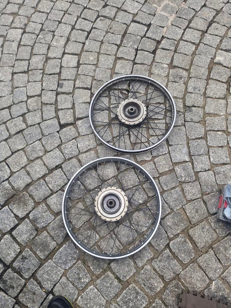 Roues à rayons Honda Camino, Enlèvement