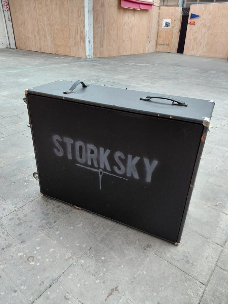 Boîte à lumière sur roulettes, Enlèvement