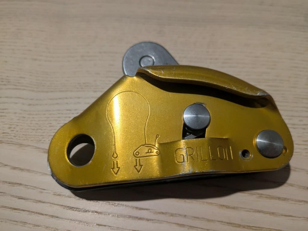 Petzl grillon met knop, Sports & Fitness, Escalade, Enlèvement, Utilisé, Accessoire d'escalade