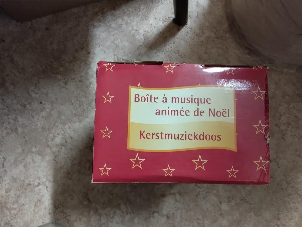 Personnages de Noël dans la maison, Enlèvement, Neuf