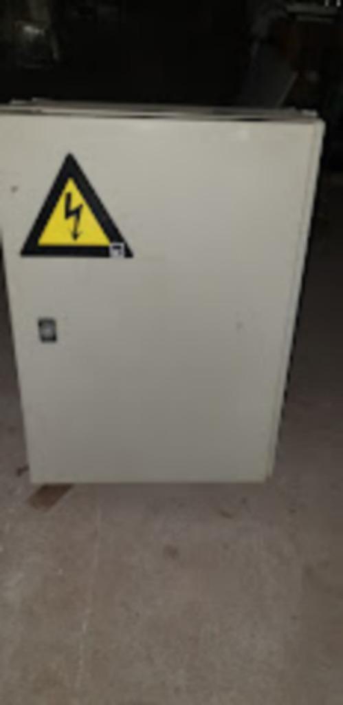 Werfkast met inhoud, Doe-het-zelf en Bouw, Elektriciteit en Kabels, Ophalen of Verzenden