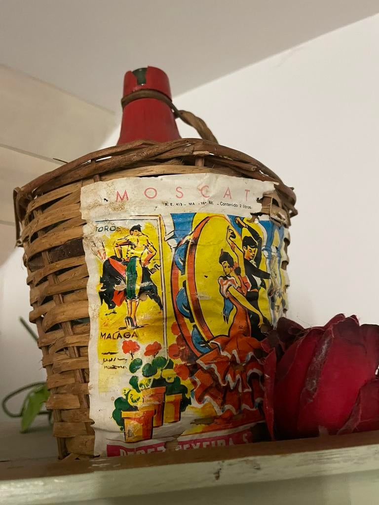 Oude wijnflessen in rieten houders (3), Huis en Inrichting, Woonaccessoires | Wijnrekken, Ophalen