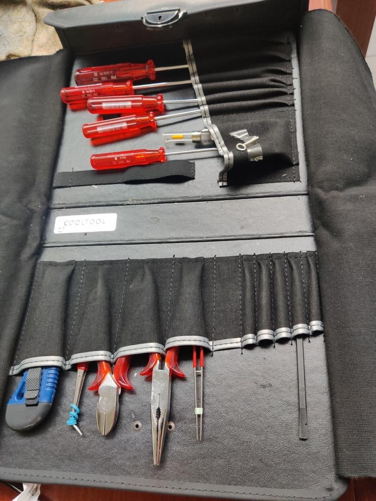 Parat koffer met gereedschap., Enlèvement ou Envoi, Comme neuf