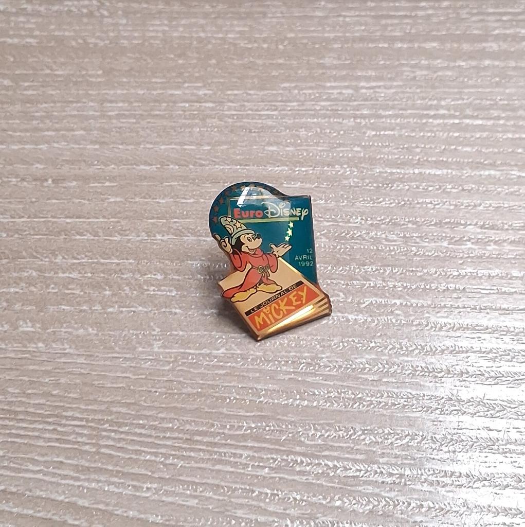PIN - EURO DISNEY - LE JOURNAL DE MICKEY - MICKEY MOUSE, Envoi, Utilisé, Figurine, Insigne ou Pin's