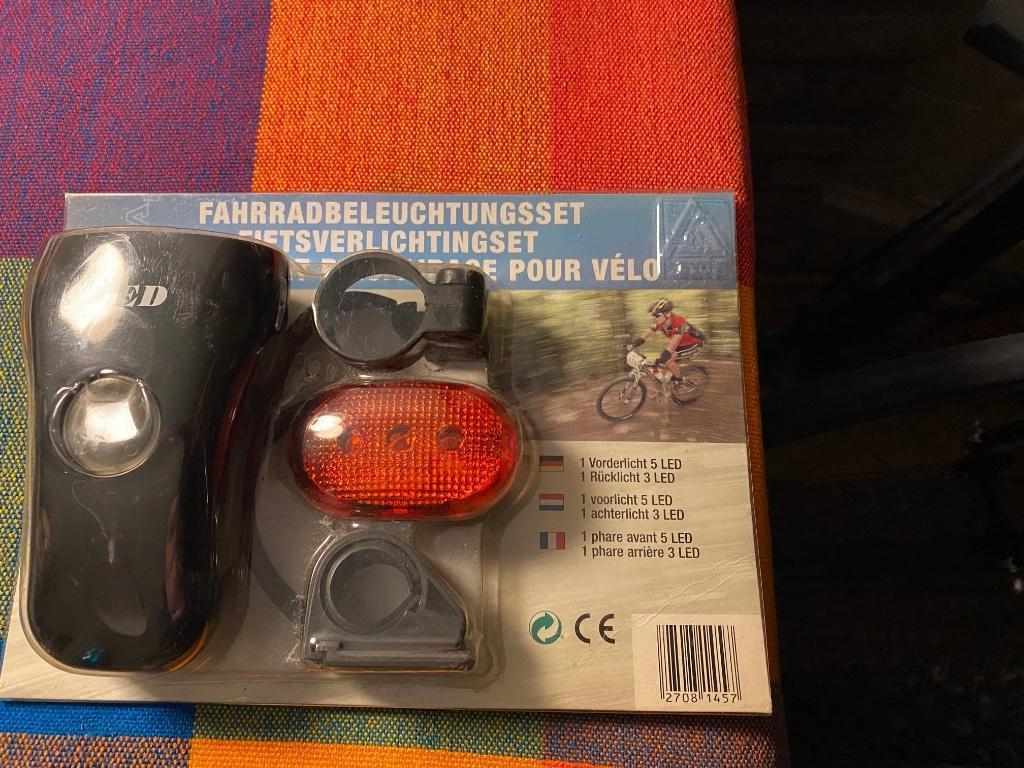 Fietslamp led voor en achter op batterij nieuw, Fietsen en Brommers, Ophalen of Verzenden, Nieuw, Batterij, Verlichtingsset