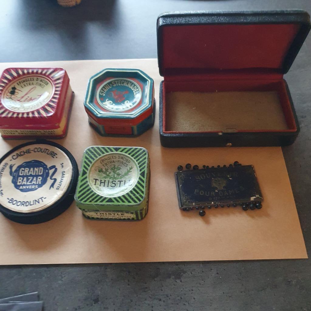 Grote set vintage naaibenodigdheden  1920-1960, Hobby en Vrije tijd, Naaien en Fournituren, Ophalen, Gebruikt, Garen of Naald(en)