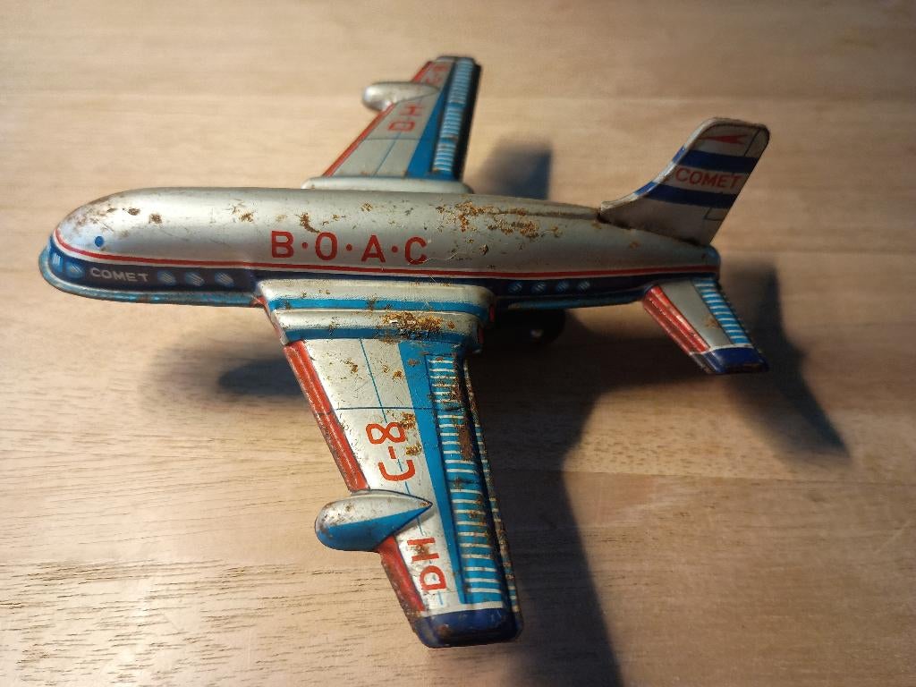 ancien avion jouet BOAC Comet, Enlèvement