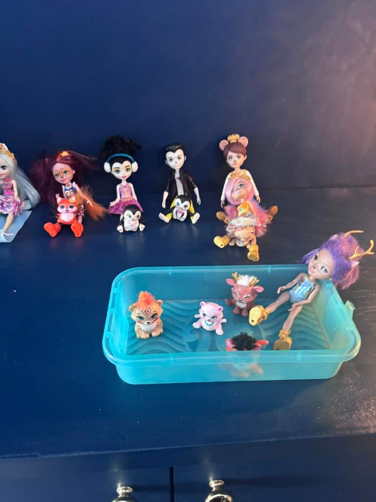 Barbie met dieren, Drie personen of meer