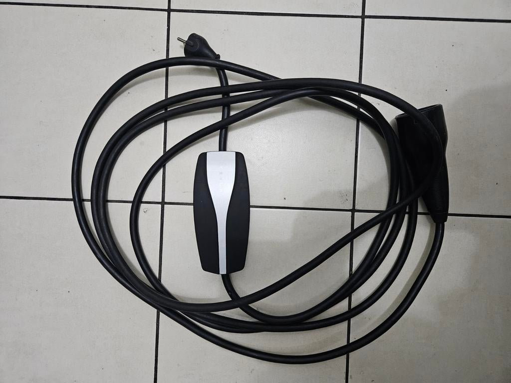 Tesla Mobile Connector UMC thuislader - goede staat, Auto diversen, Laadpalen, Zo goed als nieuw, Ophalen of Verzenden