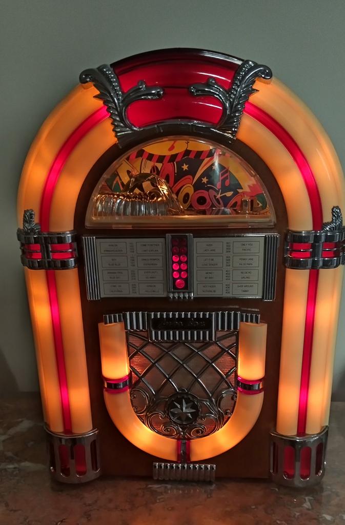 Houten Baby WURLITZER “Juke Box” 1974., Collections, Marques & Objets publicitaires, Utilisé, Panneau publicitaire, Enlèvement ou Envoi