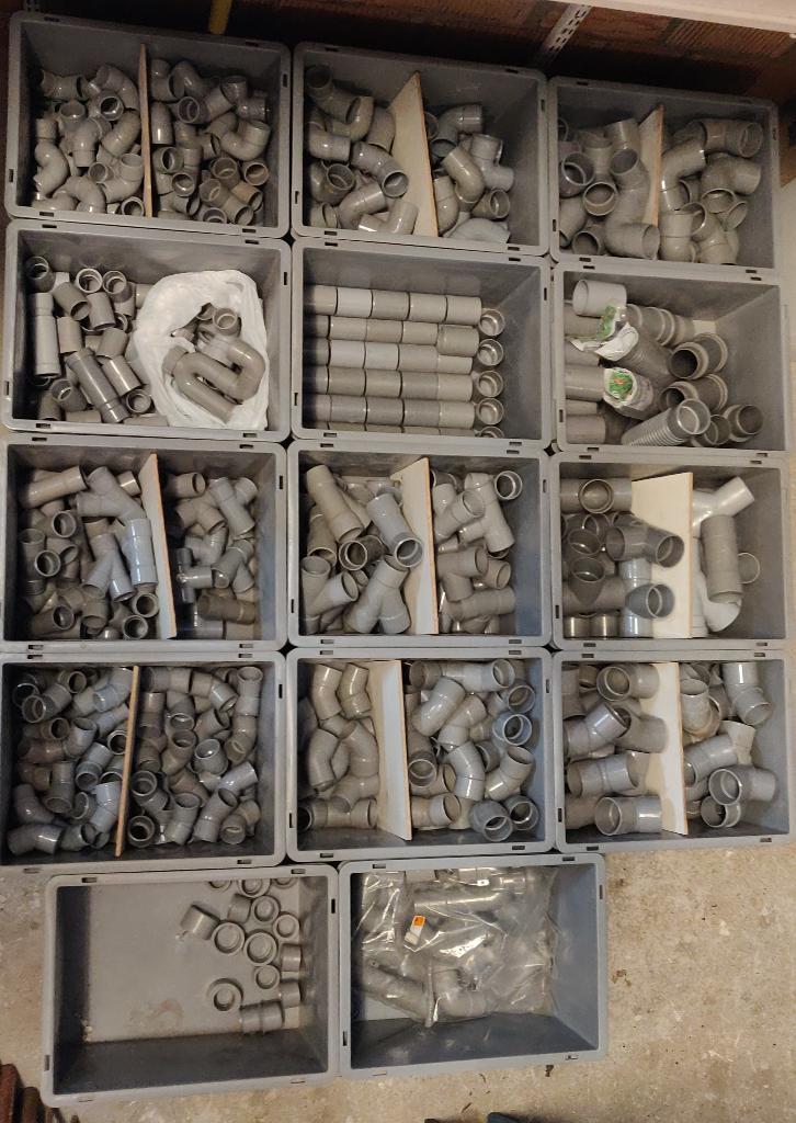 Raccords adhésifs en PVC gris 600 pièces, Bricolage & Construction, Tuyaux & Évacuations, Enlèvement ou Envoi, Comme neuf, PVC