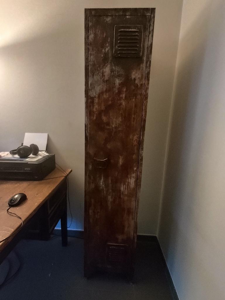 metalen lockerkast met roestkleurige patina, Ophalen, Gebruikt, Roestkleurige patina geverfd