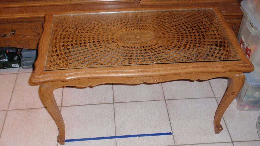 Oude eiken salontafel Bretoens Lodewijk XV glas en riet, Antiek en Kunst, Antiek | Meubels | Stoelen en Sofa's, Ophalen