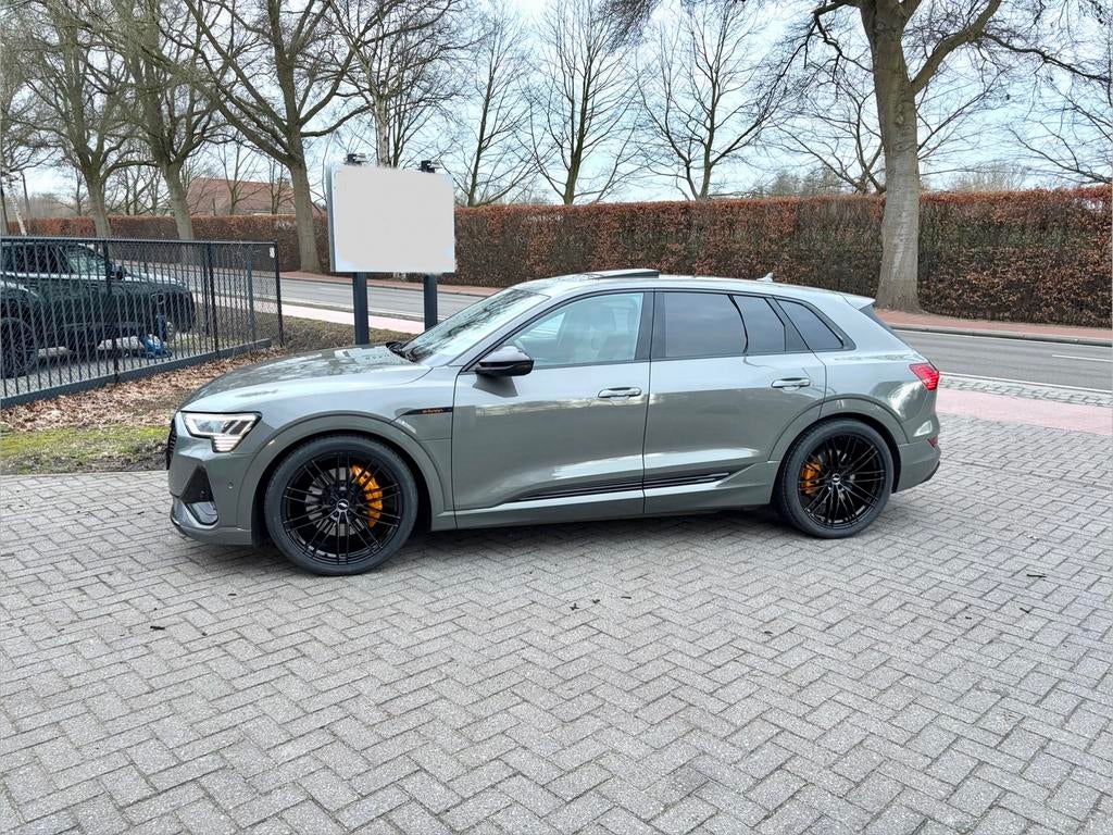 Audi q8 e-tron 55 s-line 23” 408pk black edetion, Auto's, Audi, Elektrisch, Grijs, Particulier, 4x4