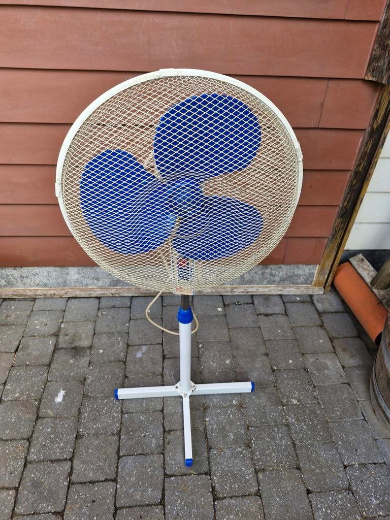 Ventilator 230VAc,op poot, Ophalen