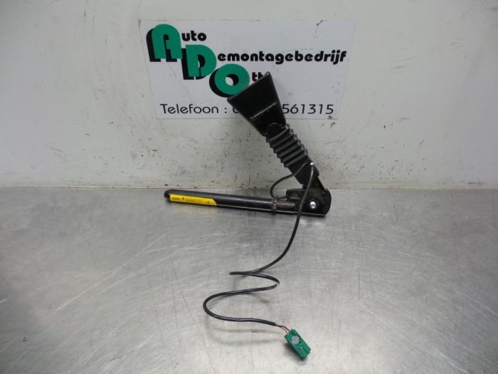 Tendeur de ceinture gauche d'un Opel Corsa (Corsa C 00-), -, Opel, Utilisé, -