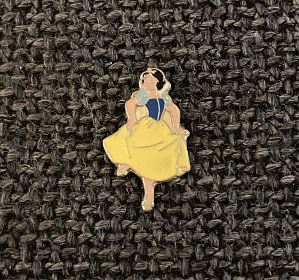 PIN - DISNEY - SNEEUWWITJE - BLANCHE NEIGE - SNOW WHITE, Verzenden, Gebruikt, Figuurtje, Speldje of Pin