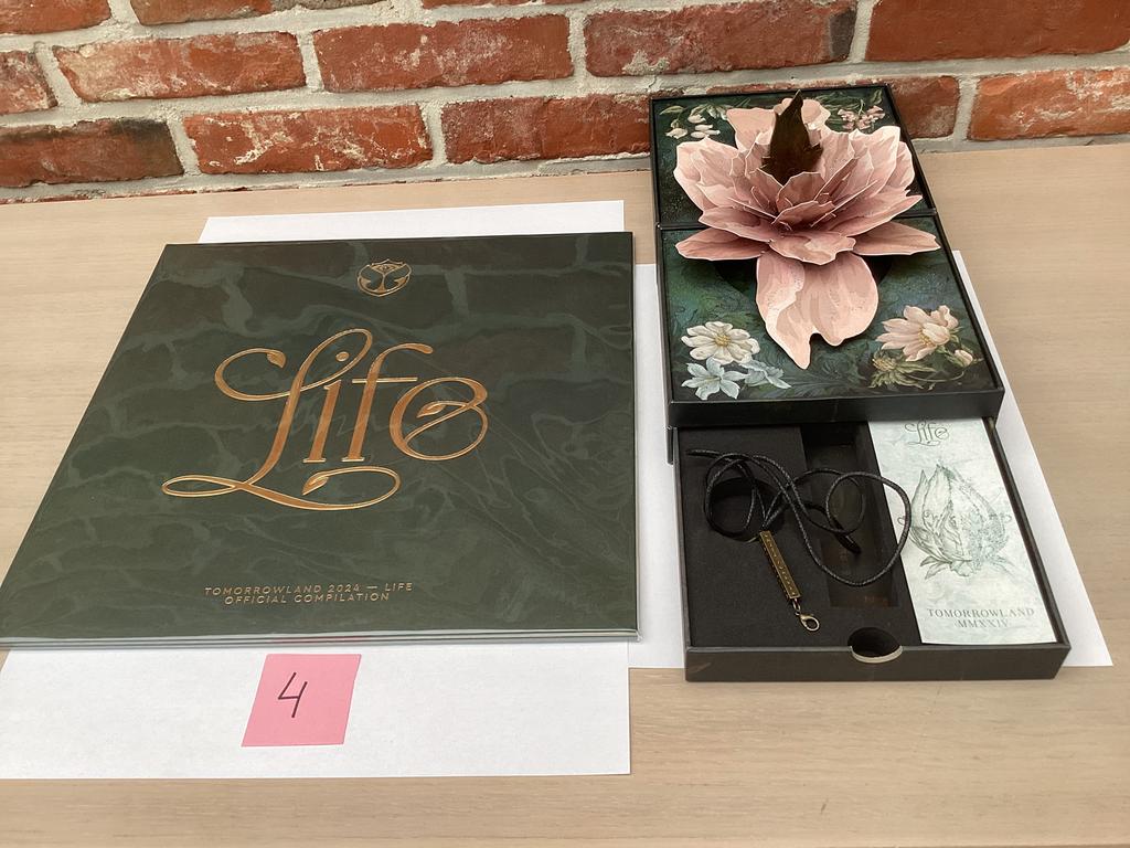 TOMORROWLAND 2024 " LIFE SET- CASE + 2 LP VINYL ( SEALED, Cd's en Dvd's, Vinyl | Dance en House, Nieuw in verpakking, Ophalen of Verzenden