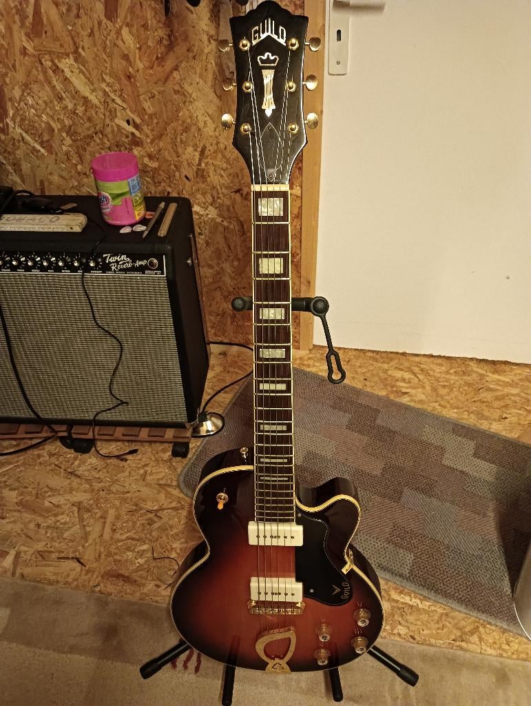 Guild M75 aristocat + Guild case, Musique & Instruments, Instruments à corde | Guitares | Électriques, Enlèvement ou Envoi, Comme neuf