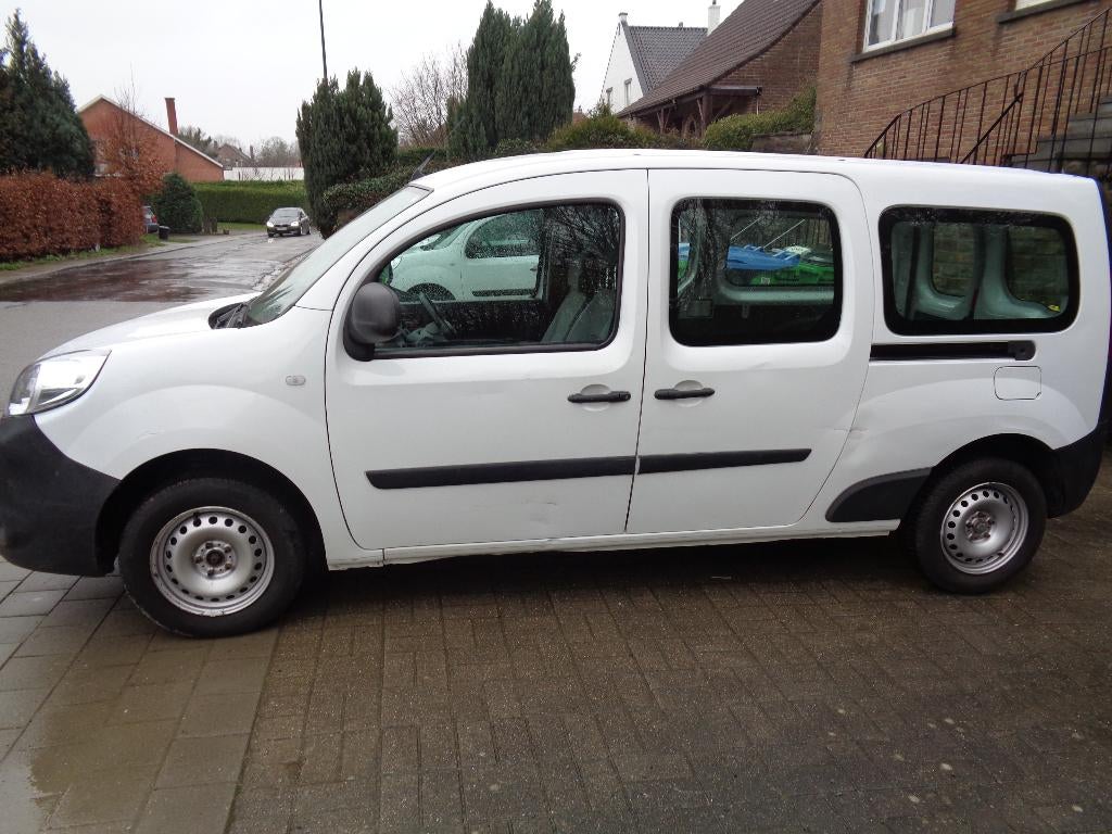 Renault Kangoo Maxi pret immatriculer *5.776+TVA*, Auto's, Voorwielaandrijving, 4 cilinders, https://public.car-pass.be/vhr/1a568721-8336-4810-becc-58b6f94209fb