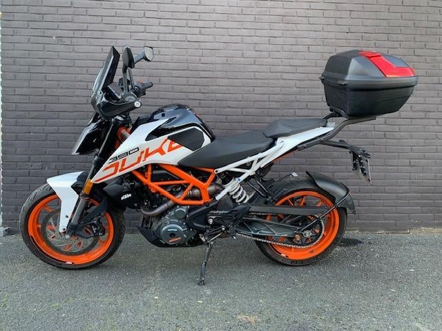 KTM Duke 390, Motoren, Bedrijf, 398 cc, Minimaal motorrijbewijs A2, 1 cilinder